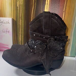 Not Rated Midas Women’s Sequin Studded Bow Booties - Size 7.5